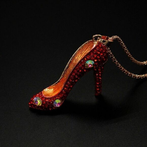 ♥️ Betsey Johnson NEW stunning ruby red glistening crystal pendant necklace ♥️ - Picture 2 of 5